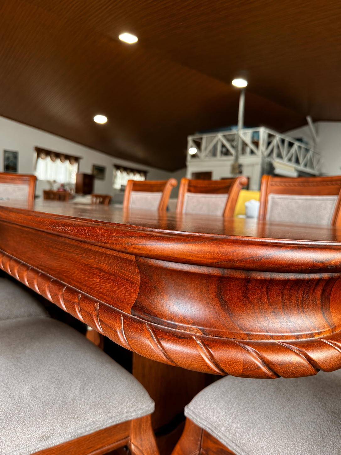 Comedor con pedestal