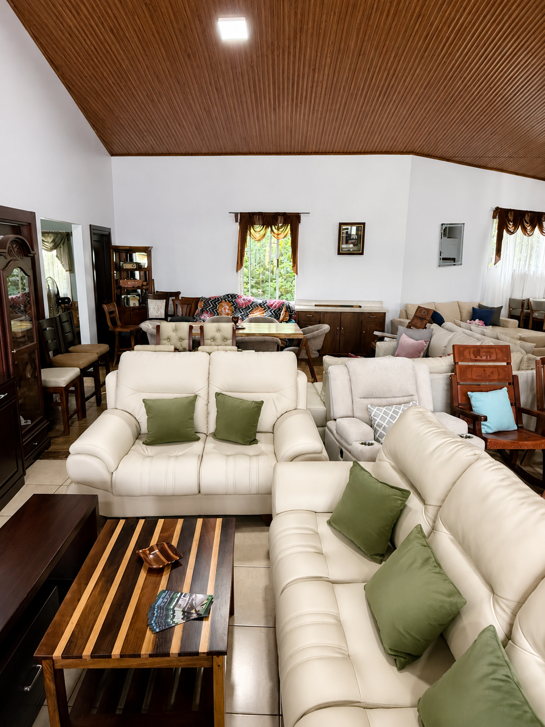 Sala de exhibición Muebles Chekelon